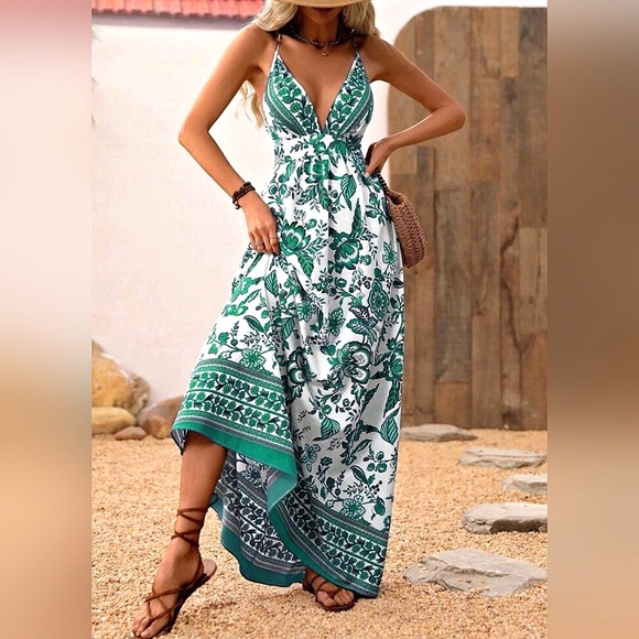 Boutique Dresses & Skirts - * New Flowy Boho Tribal Maxi Dress Halter White Green